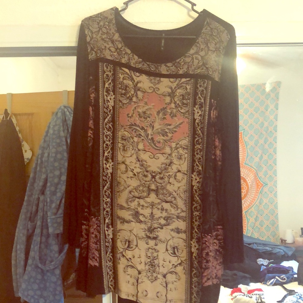 Black Long Sleeved T-shirt with Scrolling Detail